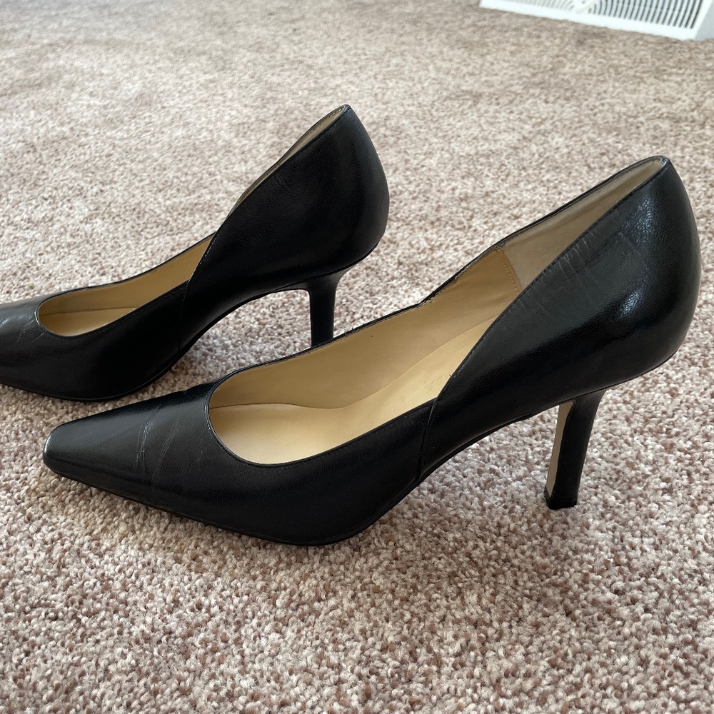 Karen Scott black pumps